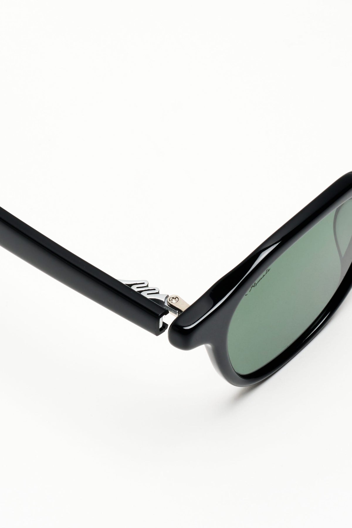 #COLOR_YORK · EMERALD